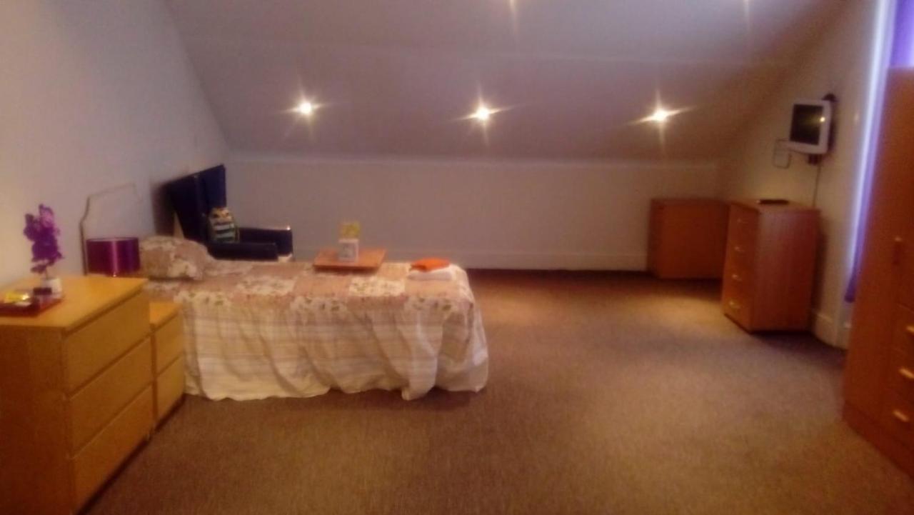 Carer 4 You Residential Home Upholland Екстериор снимка