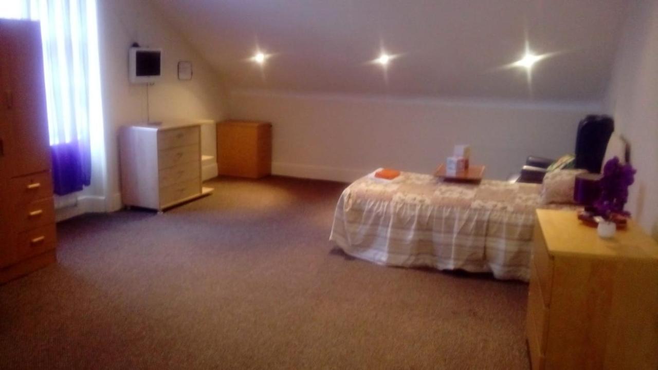 Carer 4 You Residential Home Upholland Екстериор снимка